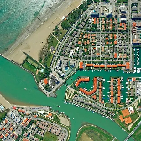 Flat For 5 With Shared Pool 180m From The Apartament *