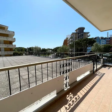 Flat For 5 With Shared Pool 180m From The *