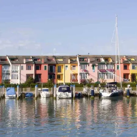 Flat For 5 With Shared Pool 180m From The *