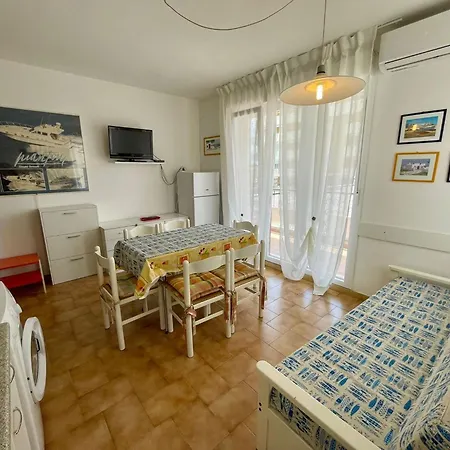Flat For 5 With Shared Pool 180m From The Apartament