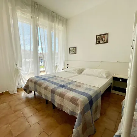 Flat For 5 With Shared Pool 180m From The Porto Santa Margherita di Caorle